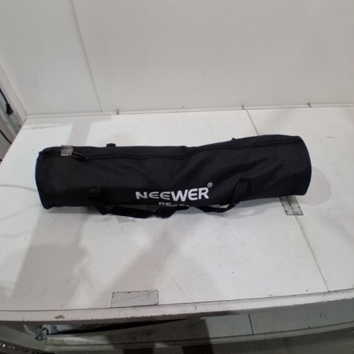 NEEWER CLAMSHELL LIGHT REFLECTOR DIFFUSER WITH CARRYING BAG - 66” X 24” - BLACK/SILVER/GOLD/WHITE (MODEL: RF-02) image 3