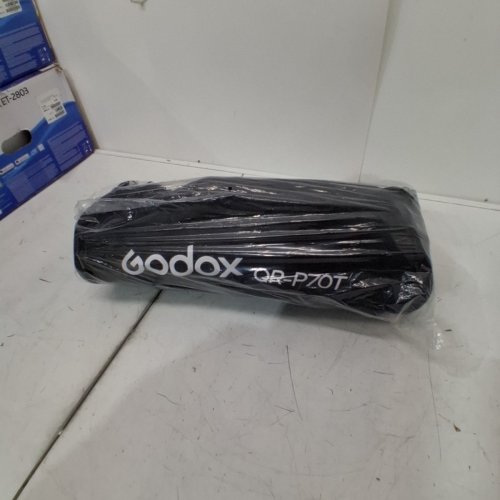 GODOX QUICK RELEASE PARABOLIC SOFTBOX PROFESSIONAL FOLDABLE REFLECTOR WITH STANDARD BOWEN MOUNT & DIFFUSERS FOR PHOTOGRAPHY STUDIO - 70CM/ 27.5IN - BLACK (MODEL: QR-P70T) image 4