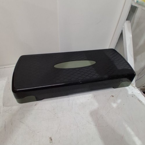 AMAZON BASICS ADJUSTABLE AEROBIC EXERCISE STEP PLATFORM - GREEN/BLACK image 2