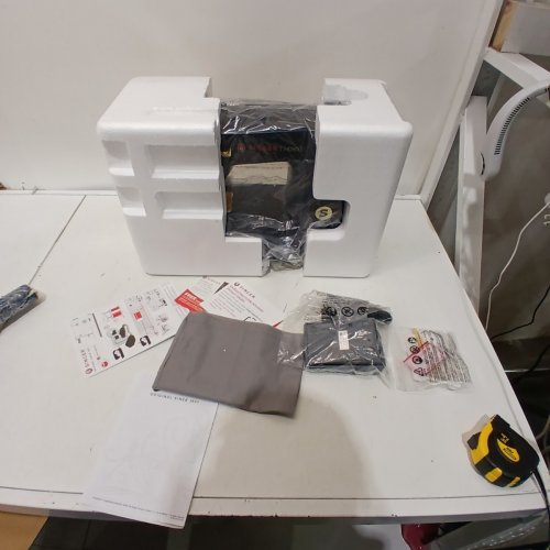 SINGER HEAVY DUTY 500 CLASSIC SEWING MACHINE WITH 23 BUILT-IN STITCHES - BLACK/GOLD (MODEL: HD500) image 2