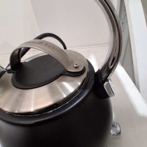 KITCHENAID SMALL SPACE CORDLESS ELECTRIC KETTLE - 1.25L (5 CUPS) - MATTE BLACK - (MODEL: KEK1222BM) image 4