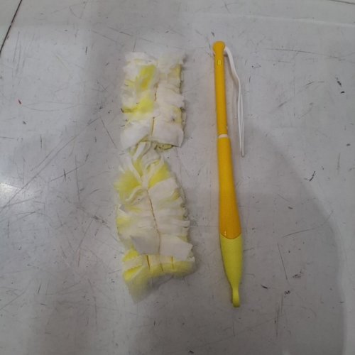 SWIFFER HEAVY DUTY SUPER EXTENDER HANDLE DUSTER WITH 4 DUSTER HEADS - 3FT - YELLOW image 2