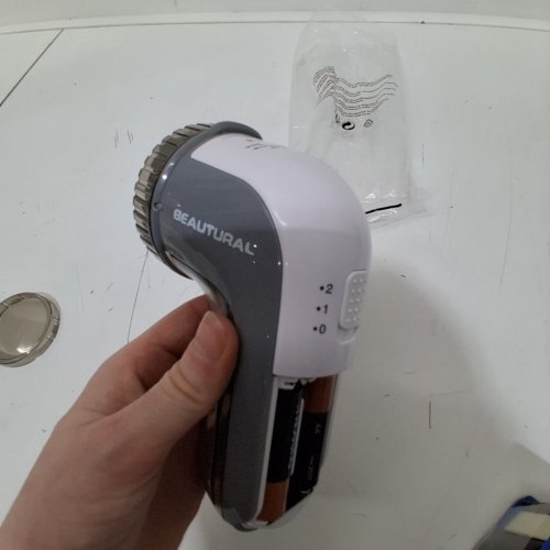 BEAUTURAL BATTERY OPERATED LINT REMOVER FABRIC SHAVER WITH 2 SPEEDS AND TWO REPLACEABLE BLADES - WHITE/GREY (MODEL: 719NA-0001) image 2