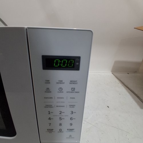 COMFEE COUNTERTOP MICROWAVE OVEN - 0.7 CU.FT/700W - WHITE (MODEL: CM-M201K(WH)) image 2