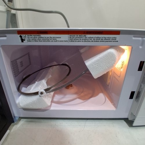 COMFEE COUNTERTOP MICROWAVE OVEN - 0.7 CU.FT/700W - WHITE (MODEL: CM-M201K(WH)) image 3