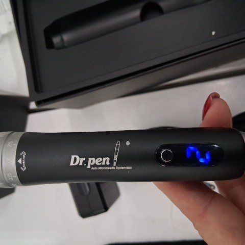 DR. PEN MICRONEEDLING PEN WIRELESS & WIRED OPERATION ADJUSTABLE 0–2.5MM NEEDLE DEPTH 6 SPEED LEVELS (16,000 RPM) INCLUDES 16-PIN - BLACK - (MODEL:M7S) image 2