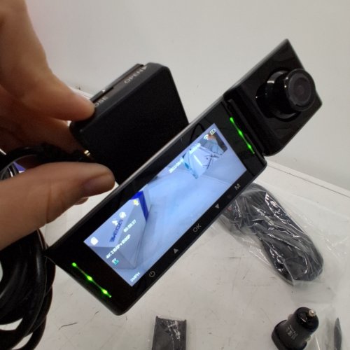 AZDOME 3 CHANNEL DASH CAM - 4K - 64GB CARD INCLUDED - BLACK (MODEL:M550 MAX) image 2