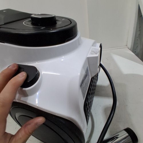 EUREKA BAGLESS CANISTER VACUUM WITH LARGE DUST CUP EXTENSION TUBE AND CREVICE TOOL FLOOR NOZZLE - 1100W - WHITE (MODEL: NEN121WH) image 4