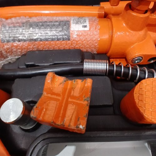 VEVOR PORTABLE HYDRAULIC COMBINED MULTIFUNCTIONAL JACK WITH STORAGE CASE - 4TON - ORANGE (MODEL: ZX02014T) image 5