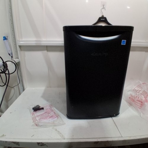 DANBY FREE-STANDING MINI FRIDGE 2.6 CU.FT CONTEMPORARY CLASSIC STYLE (MODEL:DAR026A2BDB-6) image 3