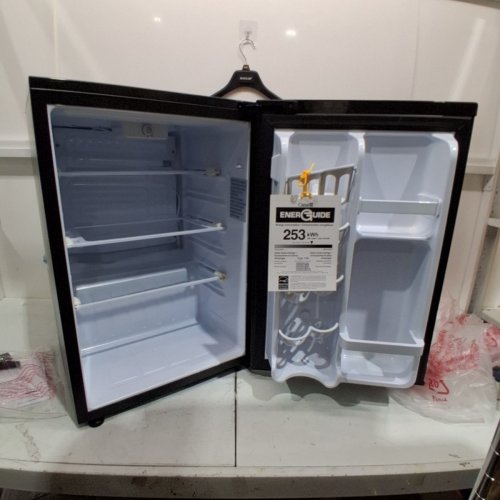DANBY FREE-STANDING MINI FRIDGE 2.6 CU.FT CONTEMPORARY CLASSIC STYLE (MODEL:DAR026A2BDB-6) image 4