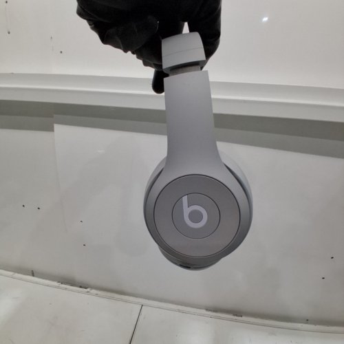 BEATS SOLO 4 - WIRELESS BLUETOOTH ON-EAR HEADPHONES, APPLE & ANDROID COMPATIBLE, UP TO 50 HOURS OF BATTERY LIFE - MATTE GREY (MODEL: A3140) image 6