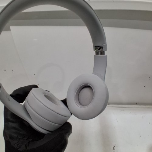 BEATS SOLO 4 - WIRELESS BLUETOOTH ON-EAR HEADPHONES, APPLE & ANDROID COMPATIBLE, UP TO 50 HOURS OF BATTERY LIFE - MATTE GREY (MODEL: A3140) image 8