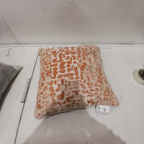 HOMETRENDS PILLOW - 18" X 18" - RUST AND CREAM (ITEM: JET15133) image 3