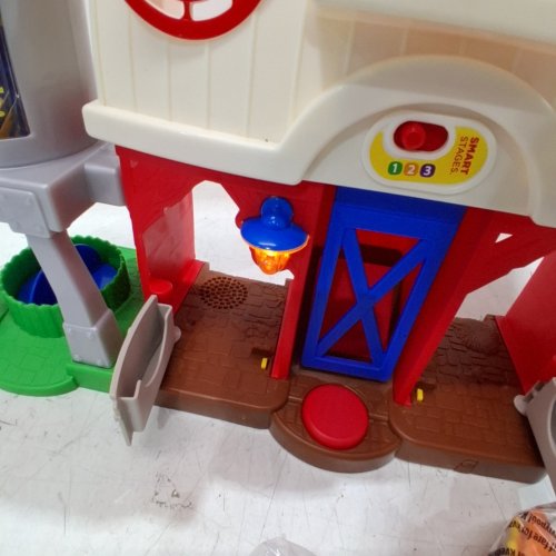 FISHER-PRICE LITTLE PEOPLE INTERACTIVE FARM PLAYSET WITH LIGHT AND SOUNDS (MODEL: JBH64-9997) image 2