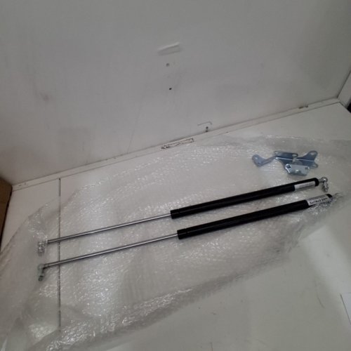 2PK ARANA GAS STRUTS WITH SUPPORT BRACKETS - 28" - 67LB CAPACITY - BLACK/SILVER image 3