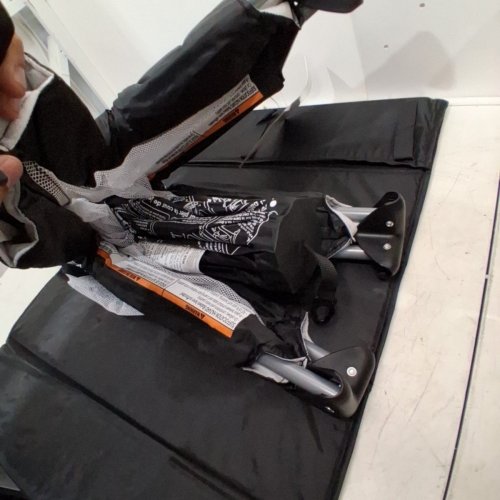 DREAM ON ME PORTABLE PLAY YARD NEST WITH CARRY BAG - BLACK/WHITE (MODEL: ‎436-BLK) image 3