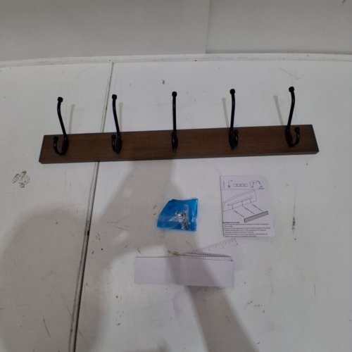 AMAZON BASICS 5 MODERN HOOK WALL MOUNTED COAT RACK - WALNUT image 2