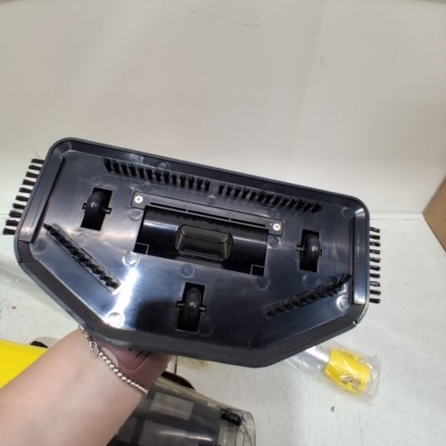 EFURDEN RECHARGEABLE HANDHELD POOL VACUUM CLEANER - 6000MAH 33.5"-69"L - YELLOW (MODEL: EDHV01) image 4
