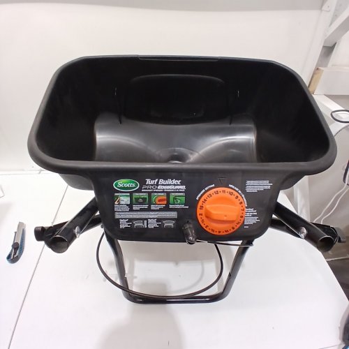 SCOTTS TURF BUILDER PRO EDGEGUARD BROADCAST SPREADER - BLACK (MODEL: 75150) image 3