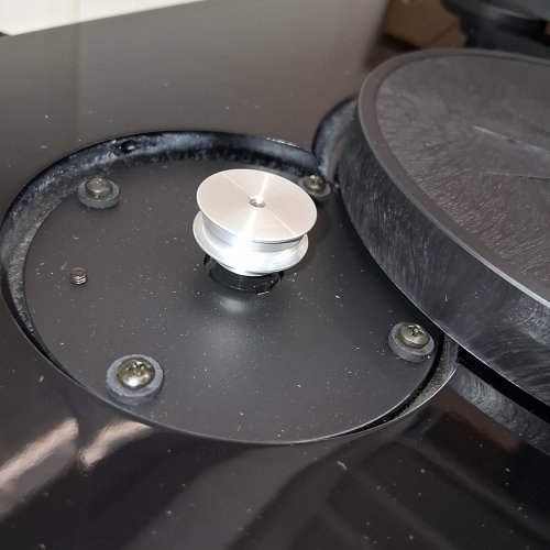 PRO-JECT DEBUT CARBON EVO - AUDIOPHILE TURNTABLE WITH CARBON FIBER TONEARM - ELECTRONIC SPEED SELECTION WITH PRE MOUNTED ORTOFON PHONO CARTRIDGE - GLOSS BLACK (MODEL: 096106) image 2