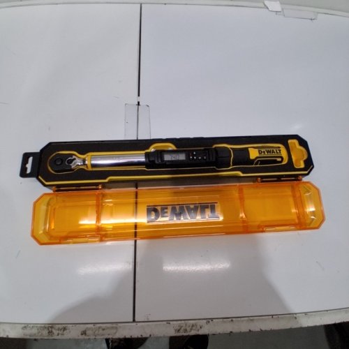 DEWALT DIGITAL TORQUE WRENCH WITH HEAVY DUTY CASE - 3/8" DRIVE - 5-100FT/LBS - BLACK/YELLOW (MODEL: DWMT17061) image 3