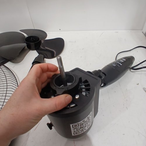 BLACK + DECKER STAND FAN WITH REMOTE - 16" DIAMETER - BLACK (MODEL: BFSR16B-01) image 3