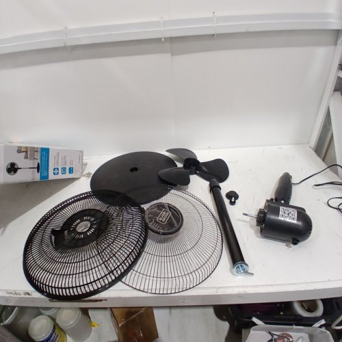 BLACK + DECKER STAND FAN WITH REMOTE - 16" DIAMETER - BLACK (MODEL: BFSR16B-01) image 4