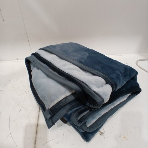 HUNTER REVERSIBLE THROW BLANKET - 60" X 70" - BLUE/DARK BLUE (STYLE : 1241344) image 2