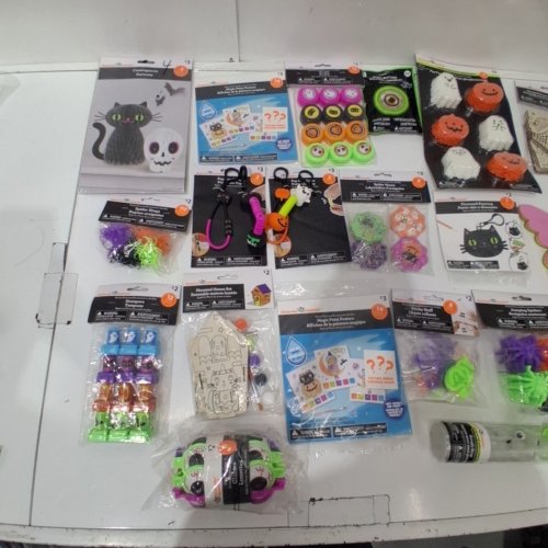 20PC+ HALLOWEEN ASSORTED CRAFT AND NOVELTY ITEMS - MULTICOLOR image 3
