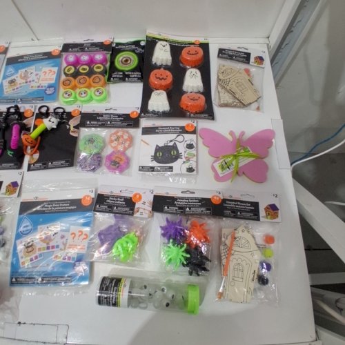 20PC+ HALLOWEEN ASSORTED CRAFT AND NOVELTY ITEMS - MULTICOLOR image 4