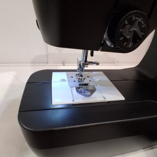 SINGER LIGHTWEIGHT & PORTABLE SEWING MACHINE WITH 45 STITCH APPLICATIONS - BLACK (MODEL: M1150) image 2