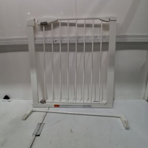 MUNCHKIN EASY CLOSE METAL BABY GATE - 29.5" X 35" - WHITE (MODEL: 30035-SIOC) image 2