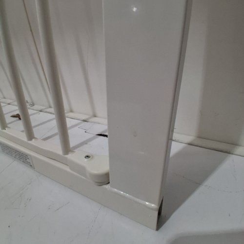 MUNCHKIN EASY CLOSE METAL BABY GATE - 29.5" X 35" - WHITE (MODEL: 30035-SIOC) image 3