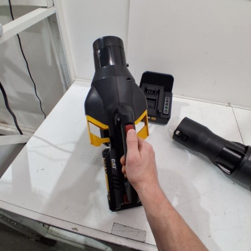 CAT CORDLESS LEAF BLOWER WITH 2.5AH BATTERY & CHARGER - 700CFM - 135MPH - 60V - BLACK (MODEL: DG650) image 2