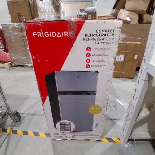 FRIGIDAIRE STAINLESS STEEL 2 DOOR FRIDGE/FREEZER - 4.5 CU FT. - SILVER/BLACK (MODEL: EFR463-B) image 17