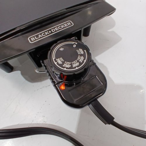 BLACK + DECKER FAMILY SIZE ELECTRIC GRIDDLE WITH REMOVABLE TRAY - 10'' X 18" - BLACK (MODEL: GD1810BC) image 2