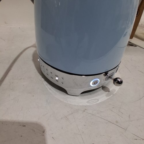 SMEG 50'S RETRO STYLE ELECTRIC KETTLE WITH VARIABLE TEMPERATURE - 1.7L CAPACITY - PASTEL BLUE (MODEL: KLF04PBUS) image 2