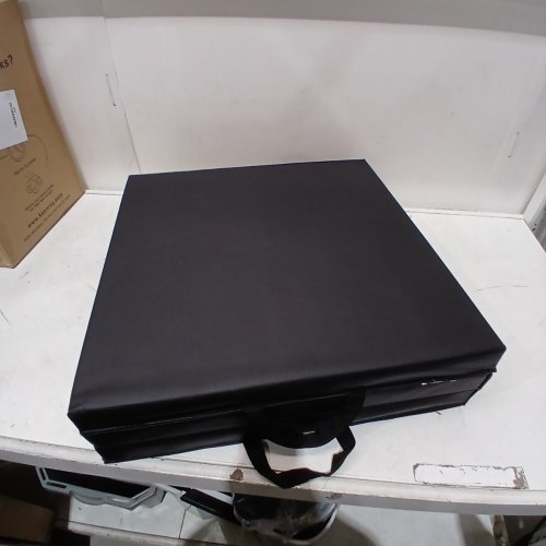 TRI FOLD GYM MAT - BLACK (MODEL: YM-R4-BLACK) image 3