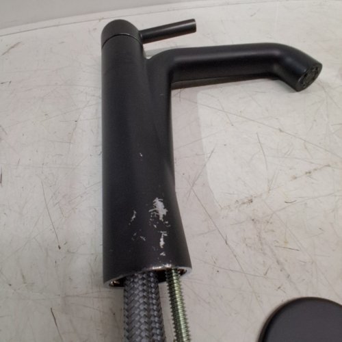 SINGLE HANDLE BATHROOM FAUCET - 8.1" X 5.5" - BLACK image 4