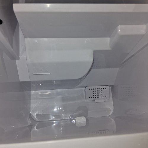 EUHOMY SELF-CLEANING BULLET COUNTERTOP PORTABLE ICE MAKER WITH ICE SCOOP - MAKES 27LB PER DAY - BLACK (MODEL: IM021-BBL-CAEH) image 6