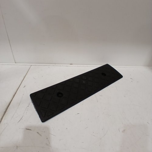 PLASTIC VEHICLE CURB RAMP - 20" X 1" - BLACK - (MODEL:1121252KZI3) image 2