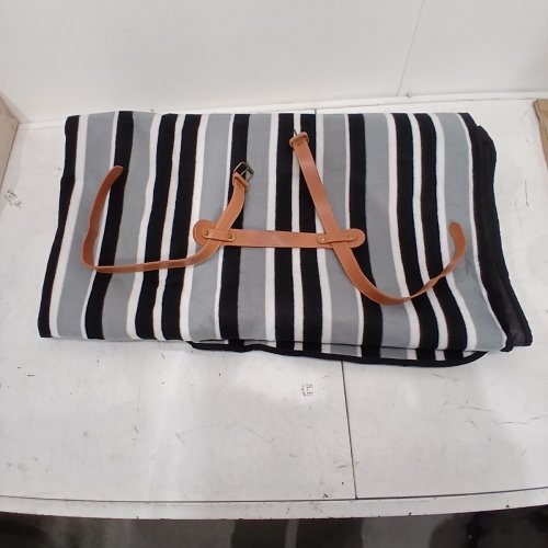PORTABLEAND PICNIC OUTDOOR SAND PROOF BLANKET -LARGE - BLACK/WHITE image 2