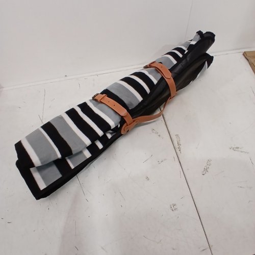 PORTABLEAND PICNIC OUTDOOR SAND PROOF BLANKET -LARGE - BLACK/WHITE image 5
