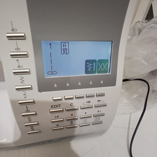 SINGER QUANTUM STYLIST 9960 COMPUTERIZED SEWING MACHINE WITH LED LIGHT - 600 BUILT-IN STITCHES - WHITE (MODEL: 9960) image 3