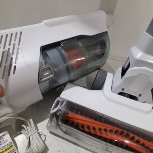 BLACK+DECKER POWERSERIES CORDLESS STICK VACUUM - 20V - WHITE/GREY - (MODEL:BHFEA520J) image 4