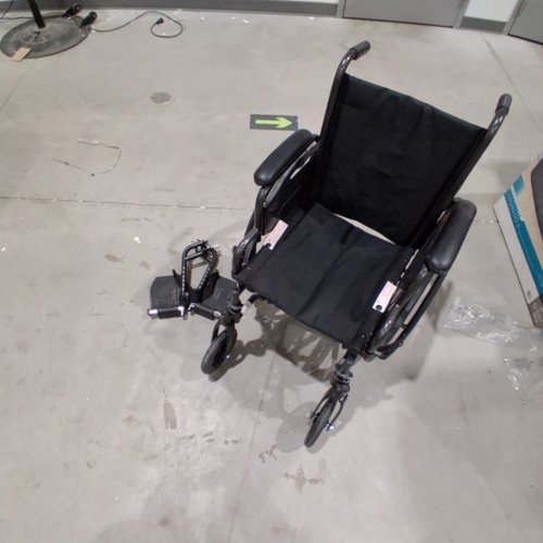 MEDLINE STRONG AND STURDY WHEELCHAIR WITH SWING AWAY LEG RESTS AND 16'' SEAT (MODEL:K1166N22S) image 2