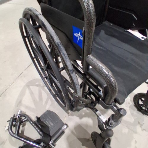 MEDLINE STRONG AND STURDY WHEELCHAIR WITH SWING AWAY LEG RESTS AND 16'' SEAT (MODEL:K1166N22S) image 3