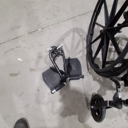 MEDLINE STRONG AND STURDY WHEELCHAIR WITH SWING AWAY LEG RESTS AND 16'' SEAT (MODEL:K1166N22S) image 4