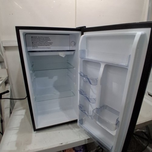 HAMILTON BEACH SINGLE DOOR COMPACT REFRIGERATOR - 3.3CU FT - BLACK (MODEL: HBR33MBKE02) image 3
